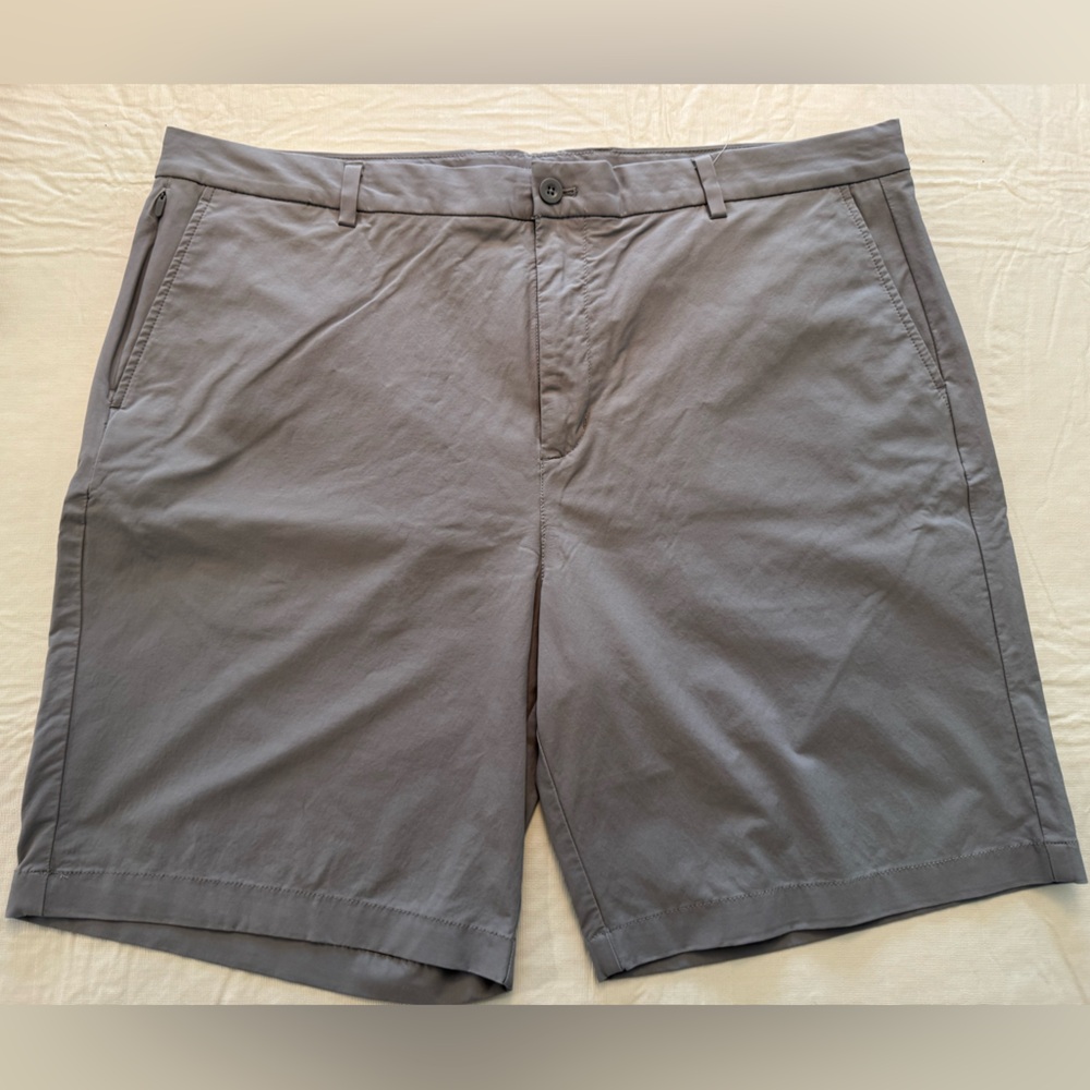 EUC Vineyard Vines Jim Nantz Gray Flat Front Performance Shorts 42
